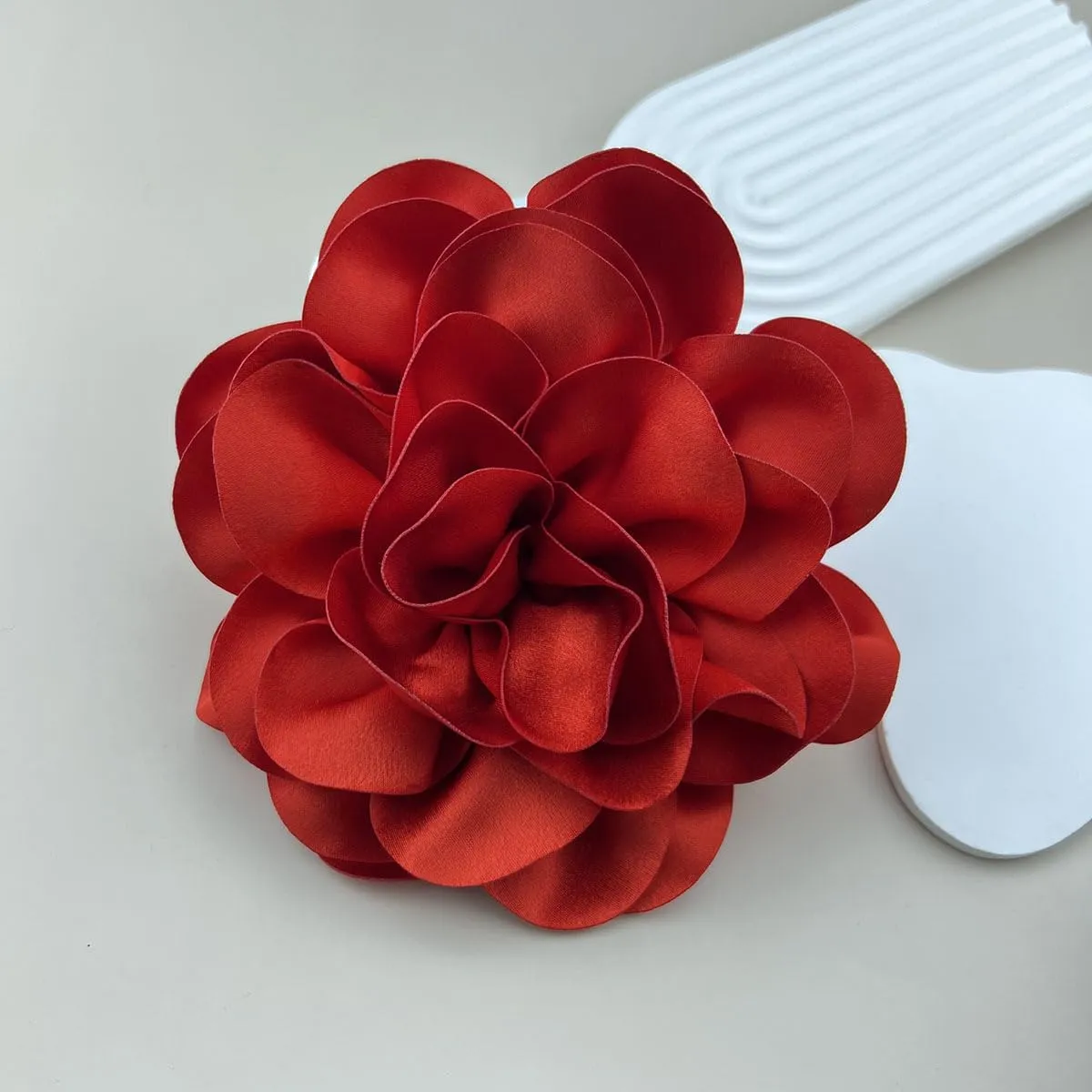 19mm Extra Large Rose Flower Brooches Dainty Satin Fabric Rose Flower Lapel Pins Elegant Silk Camellia Flower Oversized Brooch Pin for Women Wedding Party Dance Banquet Dress Suit Clothes Accessories Jewelry