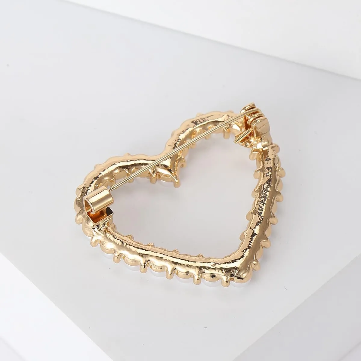 Crystal Love Heart Brooch Pin Valentine's Day Gift Pin Women Girls Hollow Heart Lapel Pin Badge for Mother's Day Gift