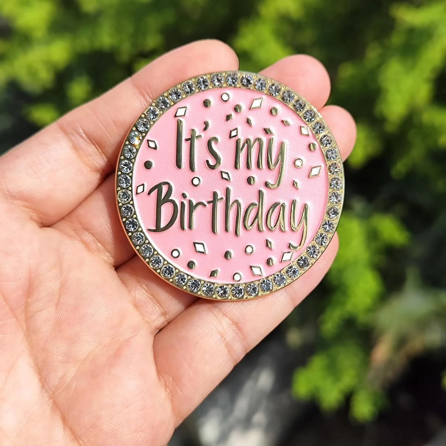 For It's My Birthday Pin Brooch Round Metal Lapel Pin Badges with Rhinestones Fun Pink Pearl Enamel Pins for Women Girls Boys Men Birthday Party Wedding Gifts Decoration