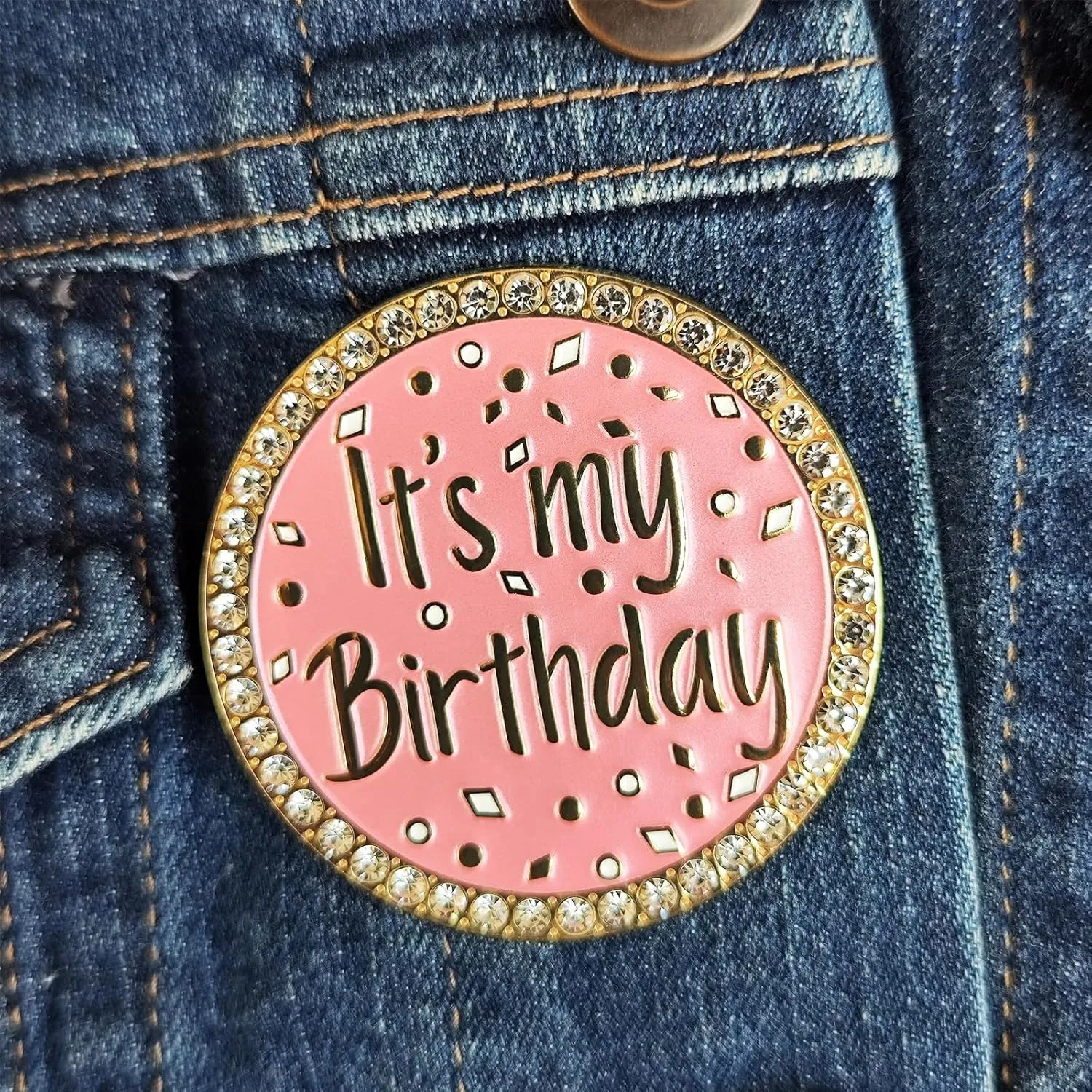 For It's My Birthday Pin Brooch Round Metal Lapel Pin Badges with Rhinestones Fun Pink Pearl Enamel Pins for Women Girls Boys Men Birthday Party Wedding Gifts Decoration
