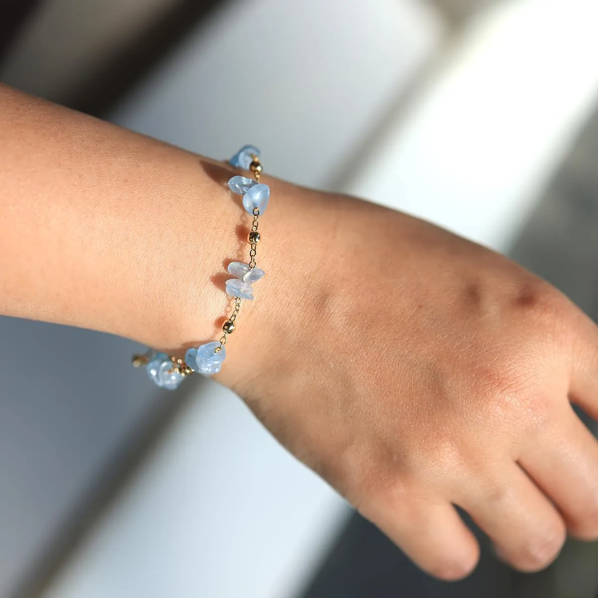Jewever Chip Tumbled gems Bracelets for Women Copper Plated 14k Gold Chain Healing Crystals and Gemstones Bracelet Birthday Stone Gifts