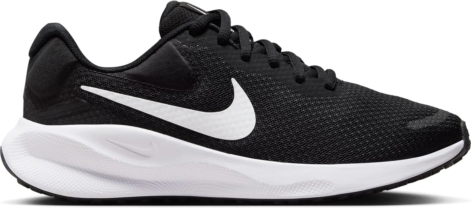 Nike Women's Revolutin 7 Sneaker