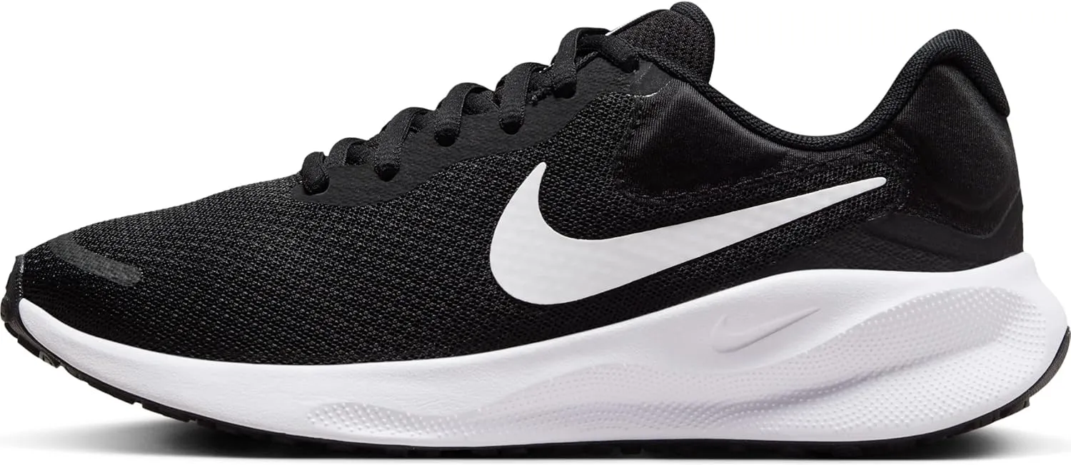 Nike Women's Revolutin 7 Sneaker