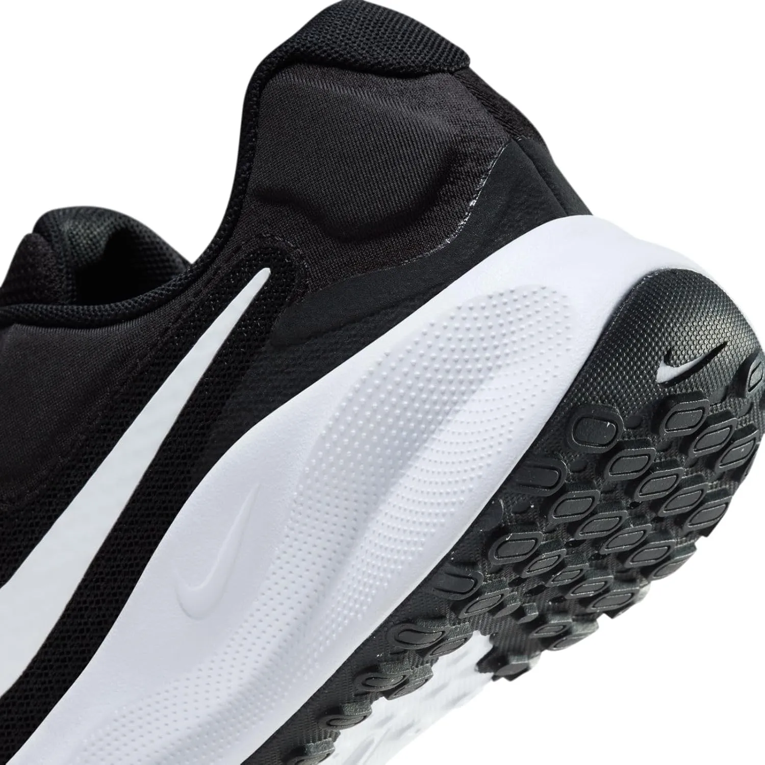 Nike Women's Revolutin 7 Sneaker
