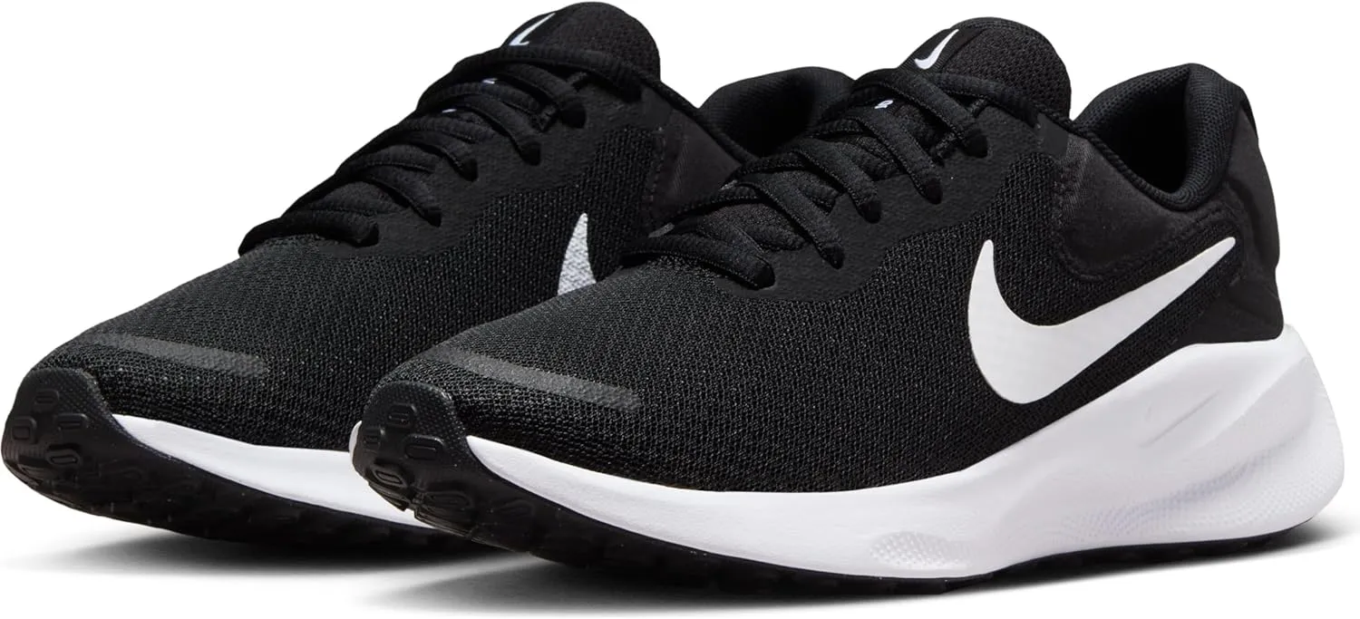 Nike Women's Revolutin 7 Sneaker