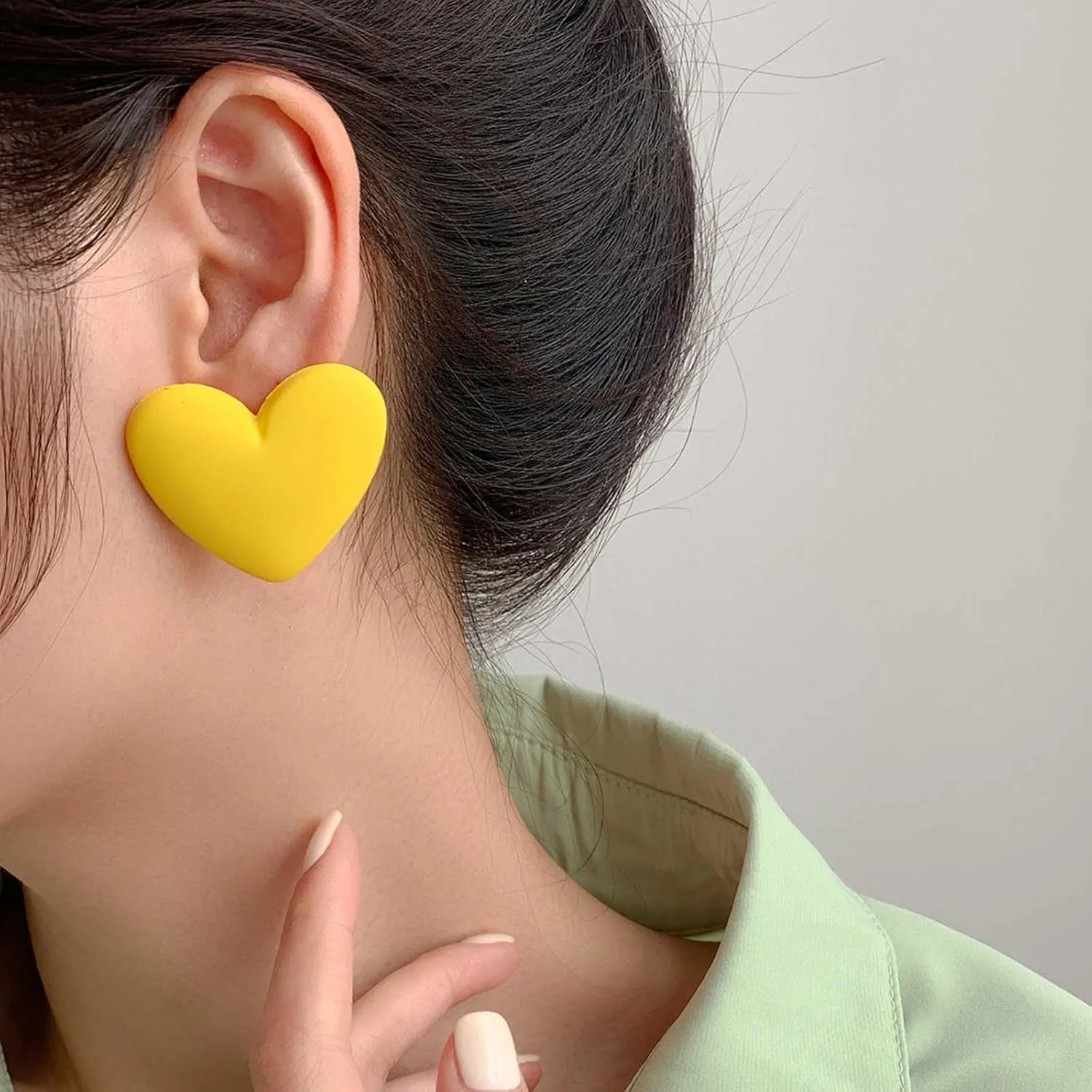 Vintage Red Acrylic Heart Earrings Large Heart Love Stud Earrings Red Resin Heart Earrings Acrylic Exaggerated Earrings for Women