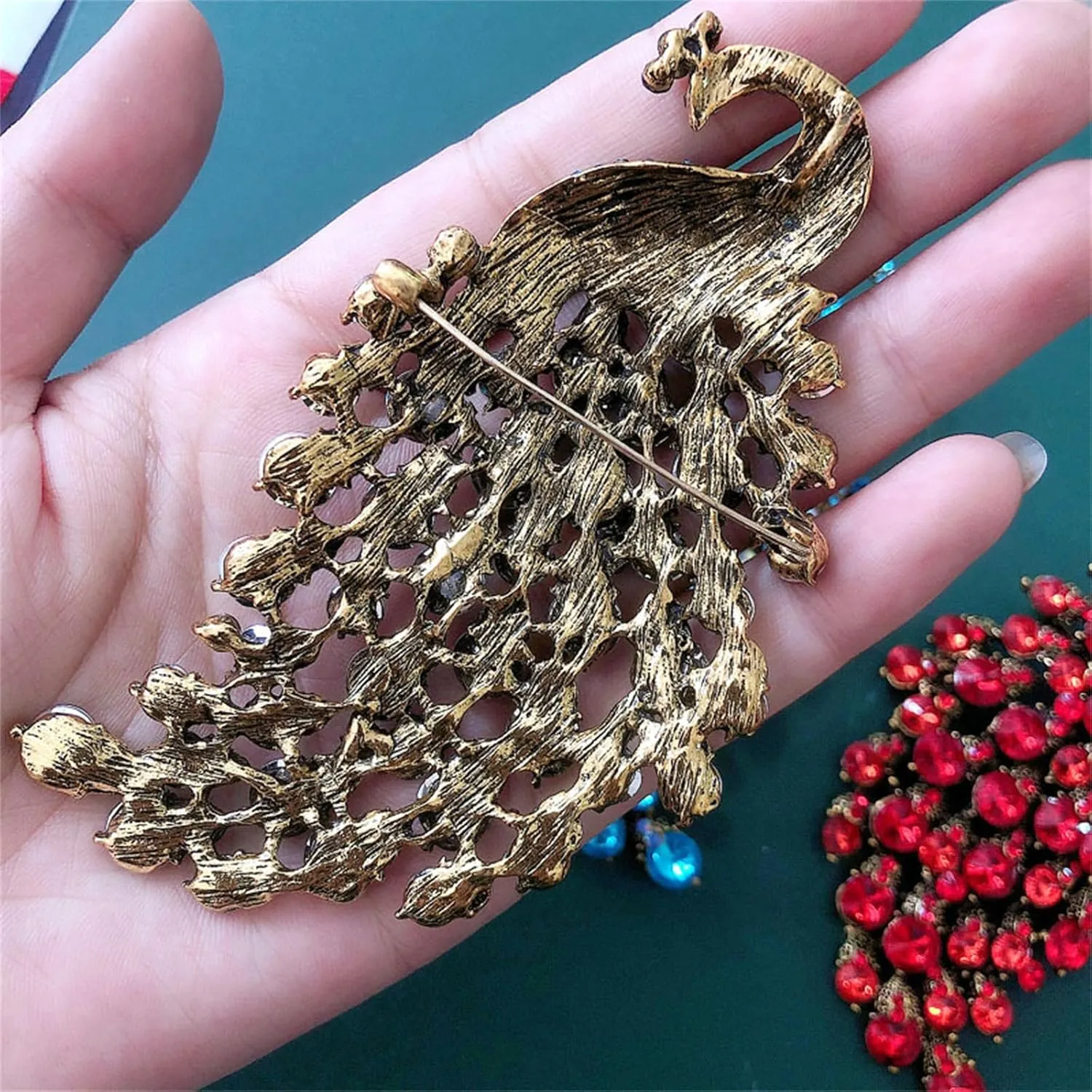 WCRAZYE Rhinestone Peacock Brooch Pin for Women Girls Fashion Exquisite Exaggerated Big Crystal Bird Animal Brooches Lapel Pins Elegant Dress Accessories Wedding Christmas Birthday Jewelry Gift