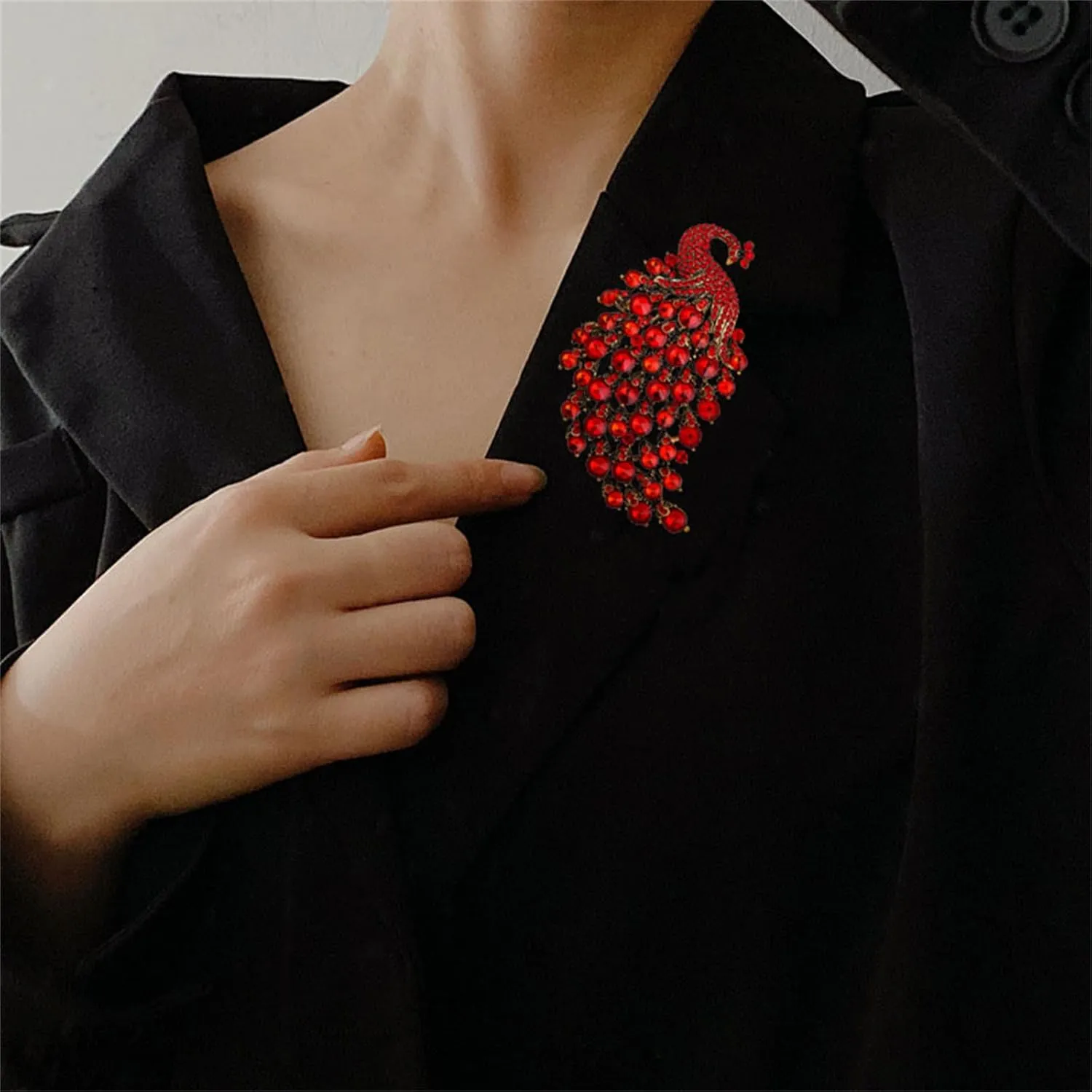 WCRAZYE Rhinestone Peacock Brooch Pin for Women Girls Fashion Exquisite Exaggerated Big Crystal Bird Animal Brooches Lapel Pins Elegant Dress Accessories Wedding Christmas Birthday Jewelry Gift