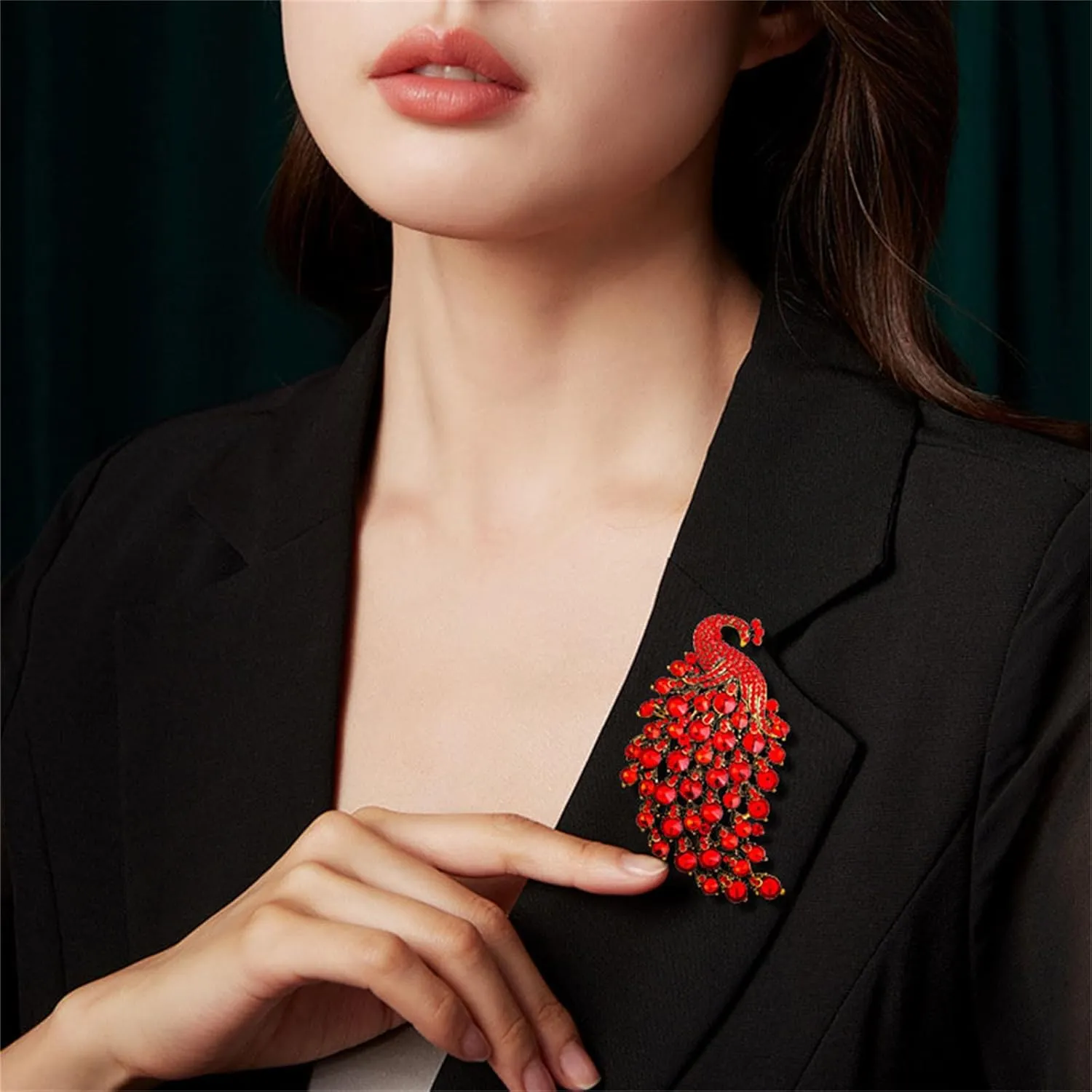 WCRAZYE Rhinestone Peacock Brooch Pin for Women Girls Fashion Exquisite Exaggerated Big Crystal Bird Animal Brooches Lapel Pins Elegant Dress Accessories Wedding Christmas Birthday Jewelry Gift