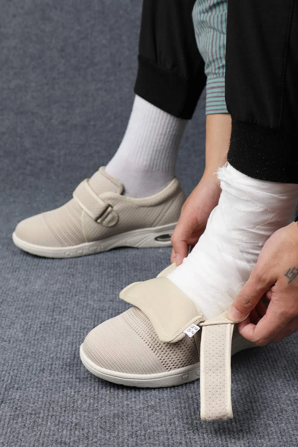 Women's Diabetic Shoes for Women Casual Adjustable Walking Shoes Wide Shoes for Elderly Swollen Feet Non-Slip Air Cushion Bottom Fattening and Widening