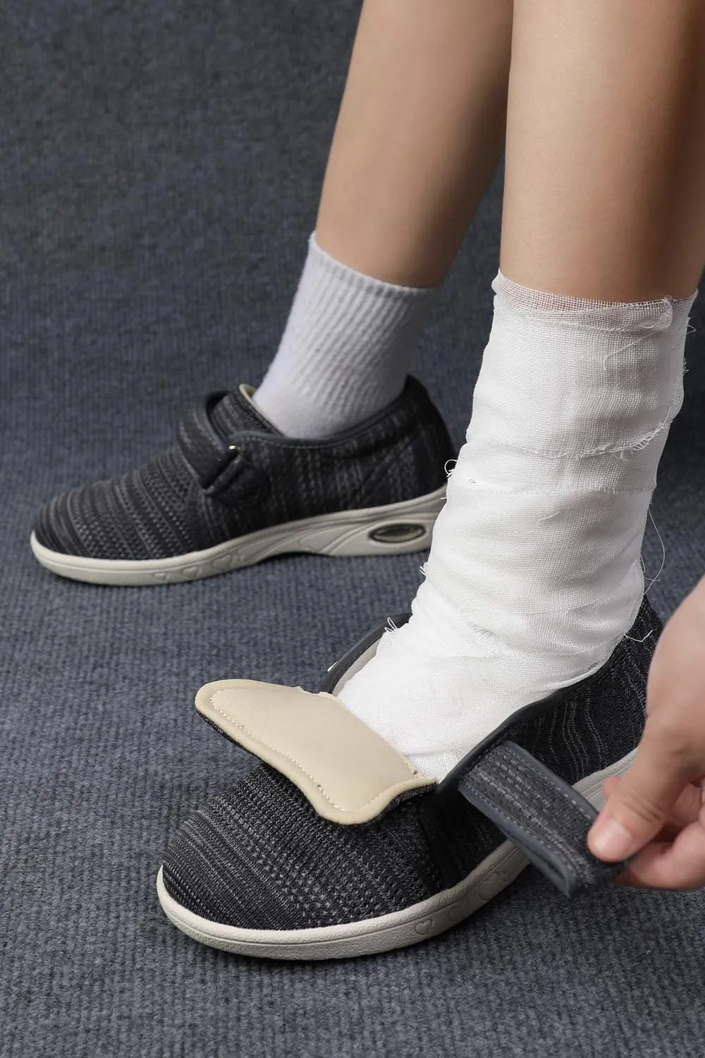Women's Diabetic Shoes for Women Casual Adjustable Walking Shoes Wide Shoes for Elderly Swollen Feet Non-Slip Air Cushion Bottom Fattening and Widening